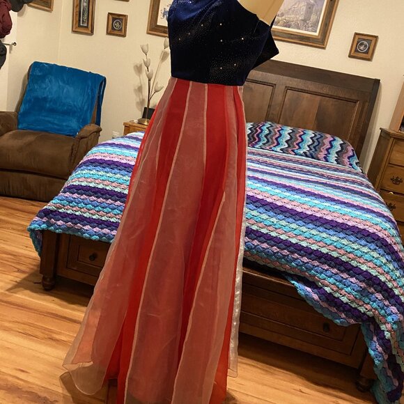 #26-27) Evening Gown: Star Spangled Elegance - Picture 2 of 6